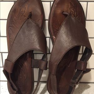 Born sandals
